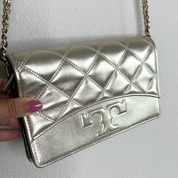REDUCED 🌸 Tory Burch Quilted Metallic Champagne Crossbody Clutch - Picture 4 of 8